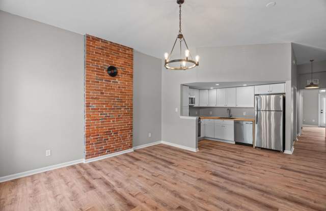 Fully Renovated 2BR in Historic Soulard | In-Unit Laundry | Off-Street Parking Gallery 4
