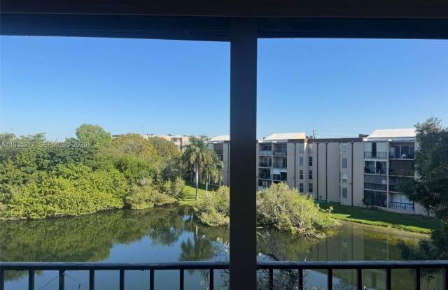 8897 Fontainebleau Blvd photos photos