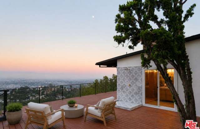 2065 Kew Dr Gallery 1