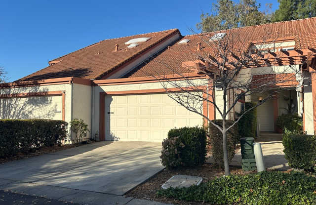 Bright and Spacious 2 Bedroom 2.5 Townhouse in Desirable Terrace Hills Community photos photos