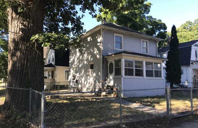 1128 Eureka St - 1128 Eureka Street, Lansing, MI 48912