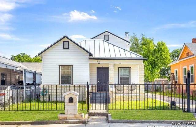 231 HELENA ST photos photos