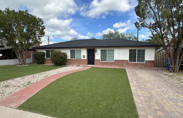 2220 E HEATHERBRAE Drive Gallery 1