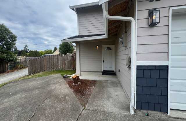 Three Bedroom with a Fully Fenced Backyard! Gallery 3