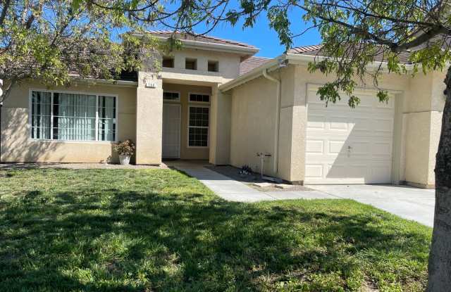 MOVE-IN READY – THIS ONE WILL GO FAST! photos photos