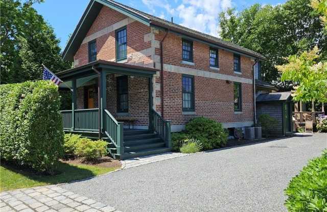 209 Coggeshall Avenue photos photos