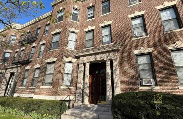 1965 Commonwealth Avenue Gallery 4