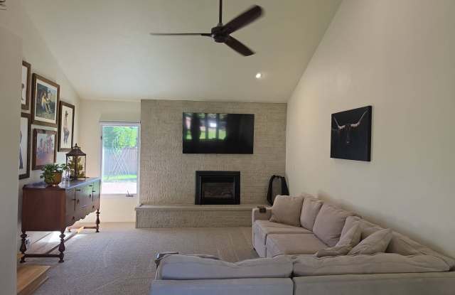 124 East Circle Drive Gallery 4