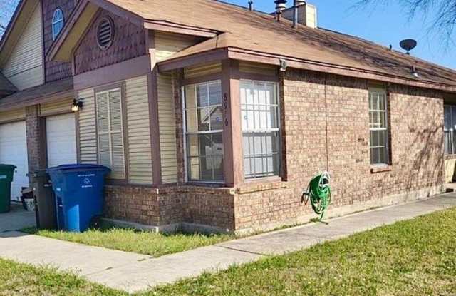 8916 Fall River photos photos