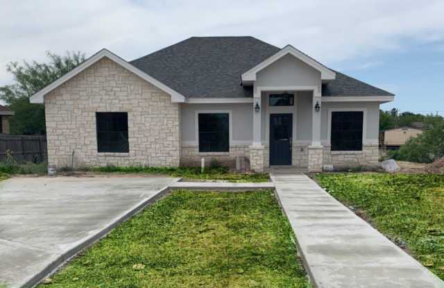 815 Alexander Dr - 815 Alexander Drive, Eagle Pass, TX 78852