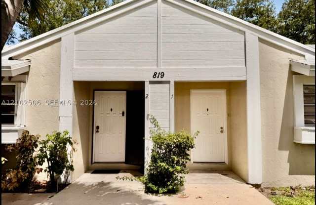 819 NE 214th Ln Gallery 1