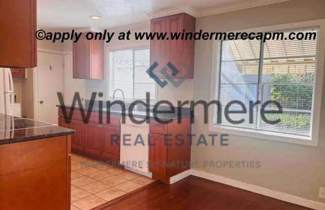 Unbeatable location! ! East Sac 2 bedroom 1 bath Duplex!! photos photos