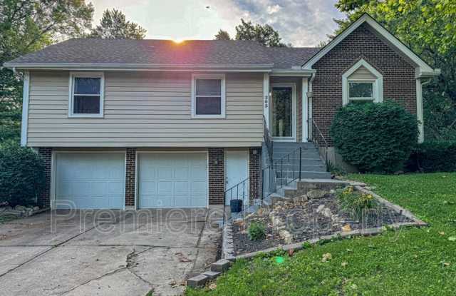 203 SE Keystone Dr - 203 Southeast Keystone Drive, Lee's Summit, MO 64063