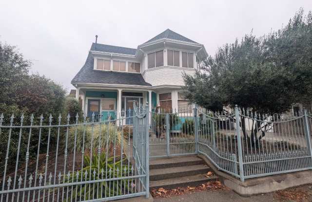 1018 East 17th Street - B - 1018 East 17th Street, Oakland, CA 94606 1018 East 17th Street - B - 1018 East 17th Street, Oakland, CA 94606