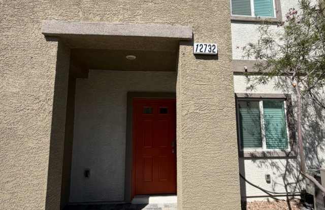 Must See Townhome in Henderson! Gallery 1