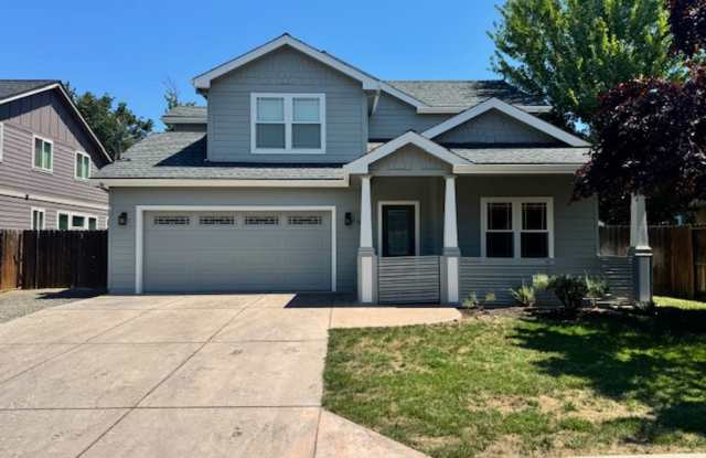 NEW TO MARKET/ LARGE 2 STORY HOME ON PRIVATE DEAD END STREET/ COMING SOON photos photos