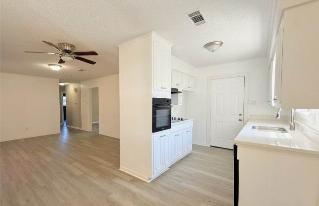 905 Seymore Circle Gallery 4