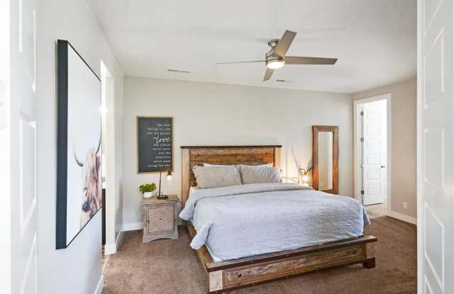 Play pickleball and relax in the year-round heated pool! 3-bedroom home in The Ledges! photos photos