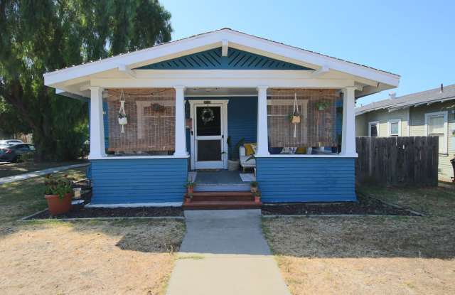 3 Bedroom Craftsman Home with 1-Car Garage Gallery 3