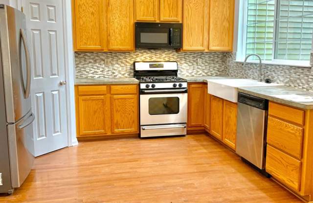 1546 FALLING BROOK COURT Gallery 2