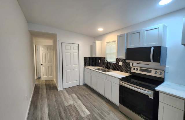 1546 Moonflower Street photos photos