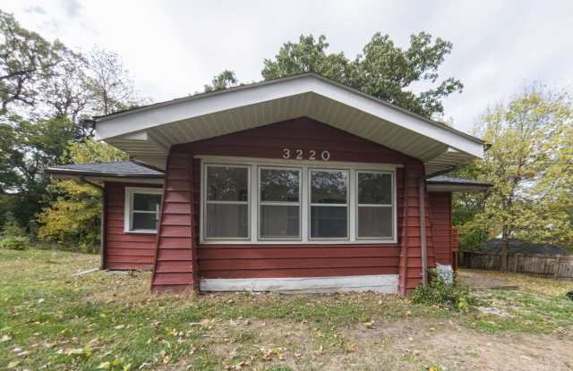 Beautiful 3 Bedroom 1 Bath Home - Pyramid Properties - 3220 South Union Street, Des Moines, IA 50315