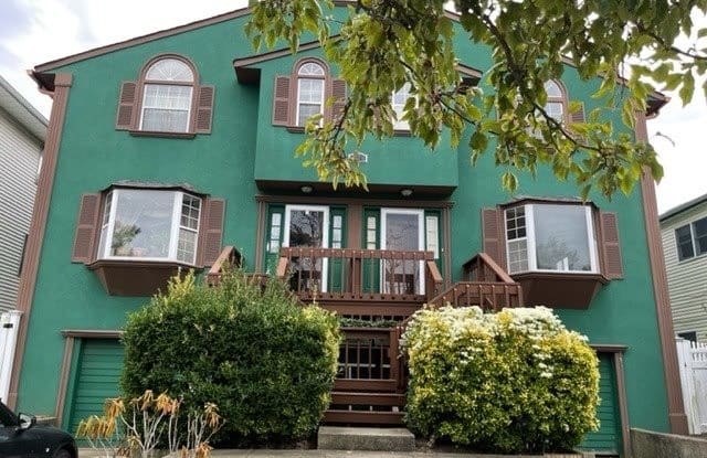 438 E Pine Street - 438 East Pine Street, Long Beach, NY 11561