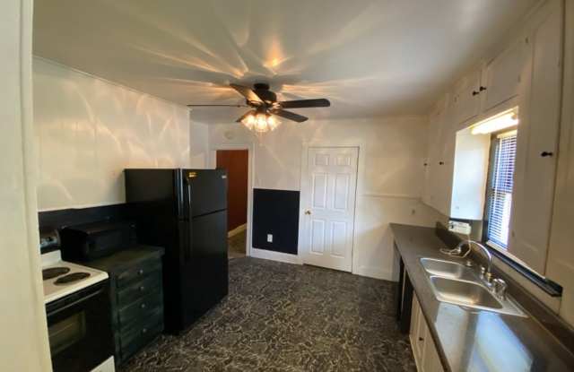 Affordable 1 bedroom + office/1 bath AVAILABLE NOW! Gallery 3
