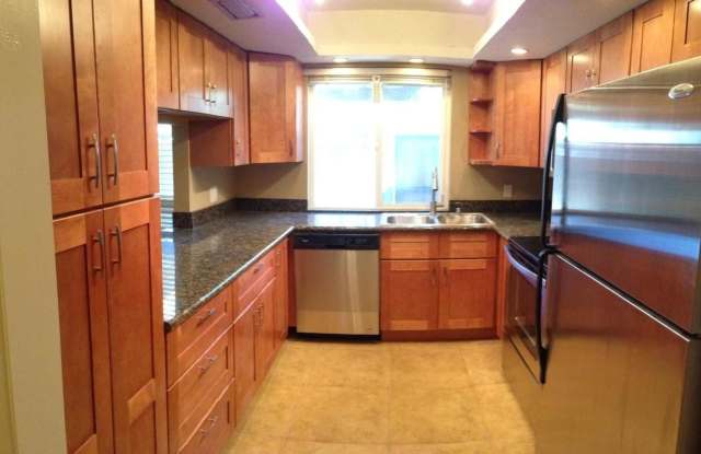 Great Updated, Remodeled Home, A/C, Community Pool, Covered Parking Gallery 1