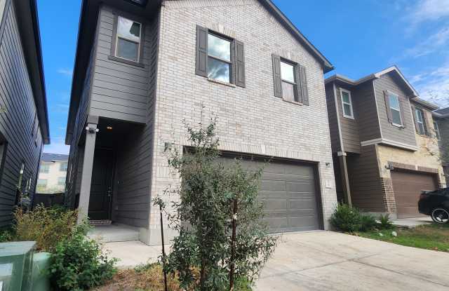 5-Bedroom 3-Bathroom Home Walking distance to USAA and just mins from Medical Center and UTSA photos photos
