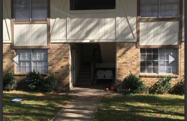 2 Bed, 1 bath apartment home. Gallery 1