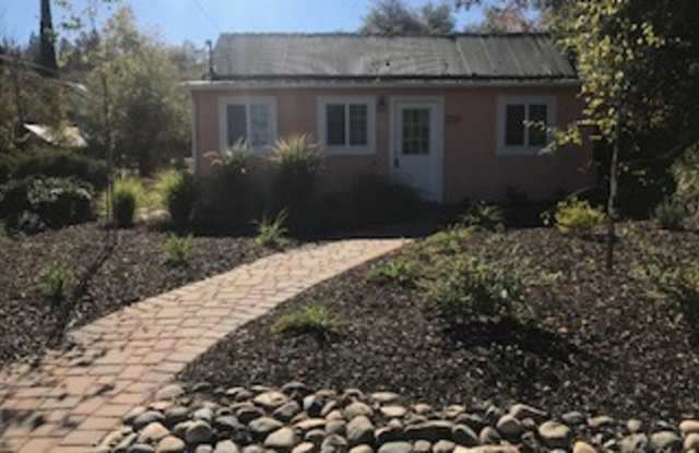 Charming cute  great cottage to call home! 11882 Ponderosa Lane photos photos
