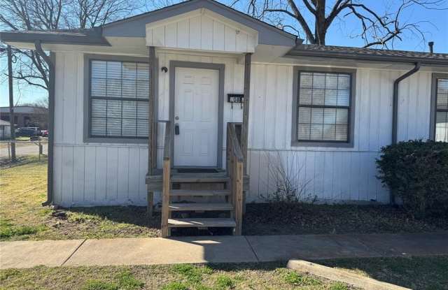 208 S DALLAS Street photos photos