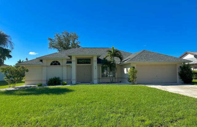 PRICE DROP!! BEAUTIFUL ANNUAL RENTAL HOME photos photos