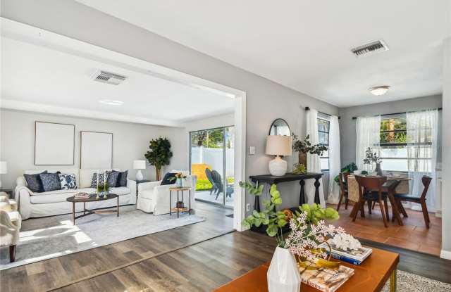 Stunning POOL Home in St. Petersburg, FL Perfect for Modern Living photos photos
