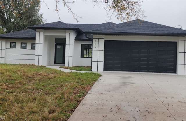 219 Bell Boulevard S - 219 Bell Boulevard, Lehigh Acres, FL 33974