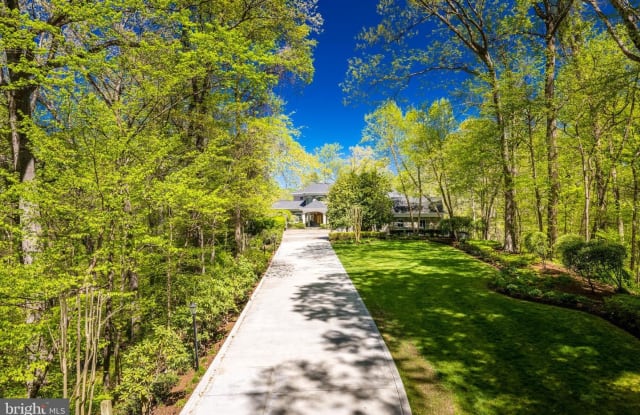 658 LIVE OAK DR Gallery 3