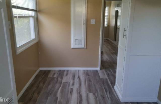 18236 Keswick St Gallery 3