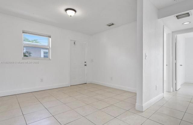 821 NW 5th Ave photos photos