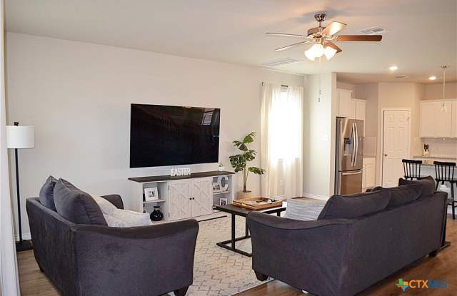 1716 Friesian Loop Gallery 3