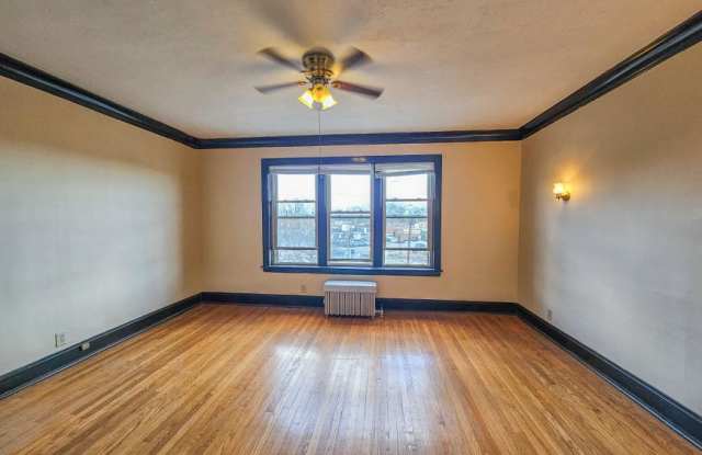 4784 North Elston photos photos