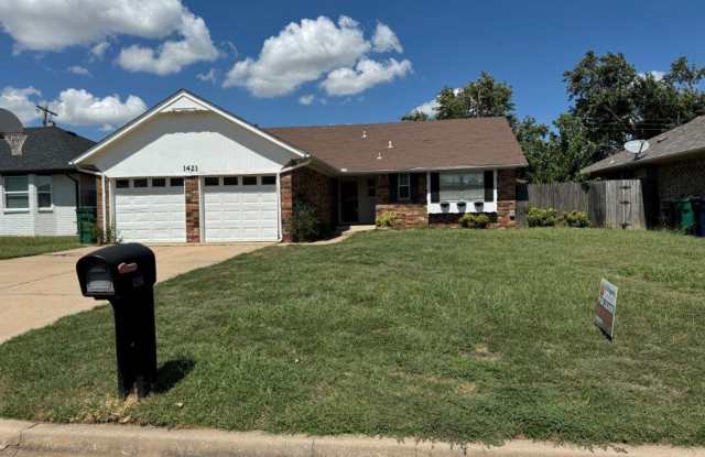 New paint, ready for move in, 3 bed 2 bath, 2 car in south OKC! photos photos