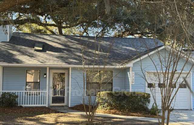 1739 River Front Dr photos photos