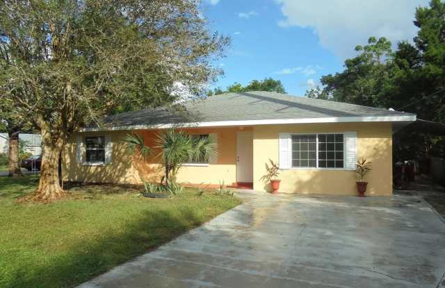 Sarasota home, 4/2, with great outdoor space and finished lanai photos photos