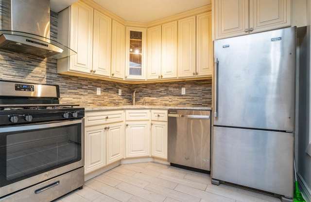 317 VARICK ST - 317 Varick Street, Jersey City, NJ 07302