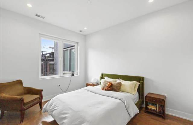 2217 West Madison St photos photos
