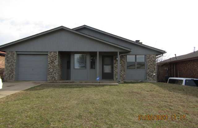 PETS IS NEGOTIABLE WITH OWNER APPROVAL! - 2713 Northeast Euclid Avenue, Lawton, OK 73507