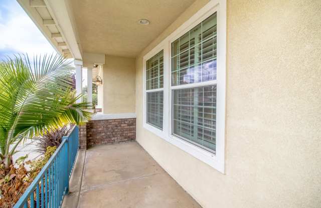 Spacious Luxury Living Awaits in This Stunning 5-Bedroom Riverside Estate Gallery 4