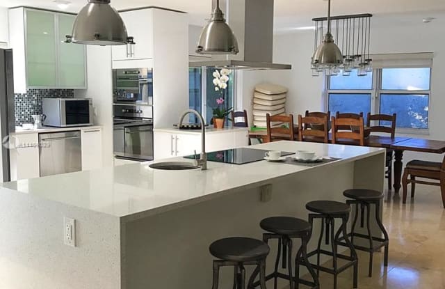 911 Cypress Grove Dr - 911 Cypress Grove Drive, Pompano Beach, FL 33069