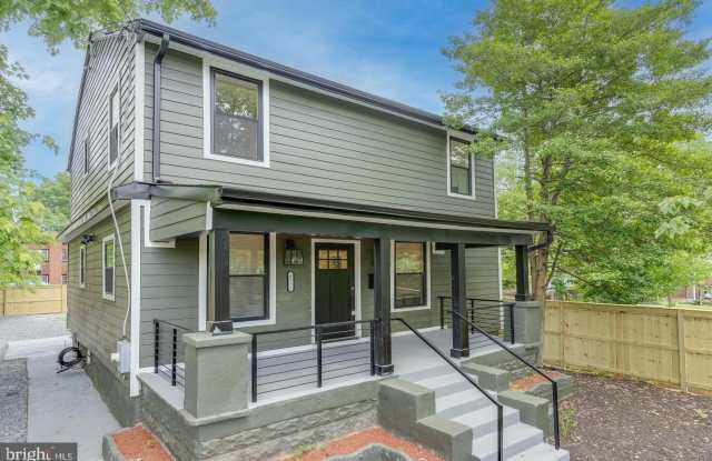 4252 DIX STREET NE photos photos